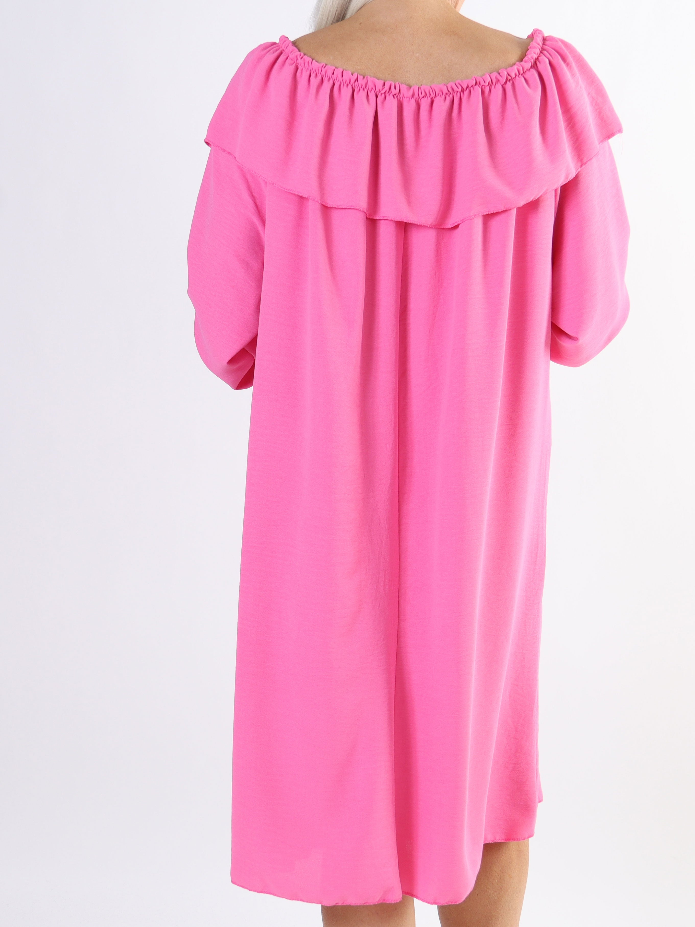 Elpida - Plus size-klänning med volangkant och smockärmar